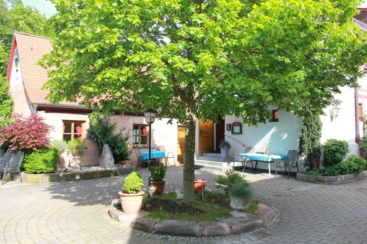 Hotel Zur Friedenslinde Нюрнберг Экстерьер фото